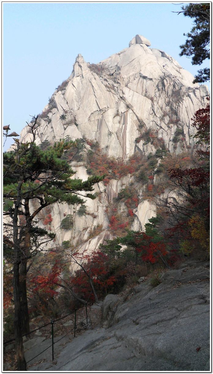 북한산의 만경대.백운대.인수봉 이미지