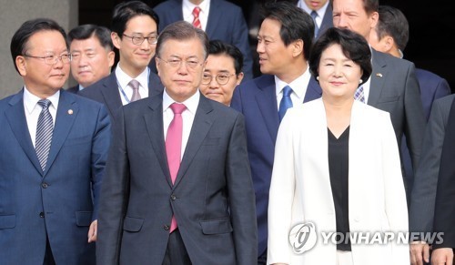 독일로 출국하는 문재인 대통령.jpg | 인스티즈