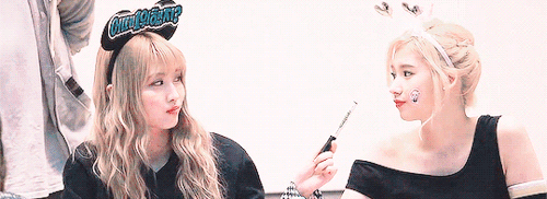 사나 반죽하는 모모.gif | 인스티즈