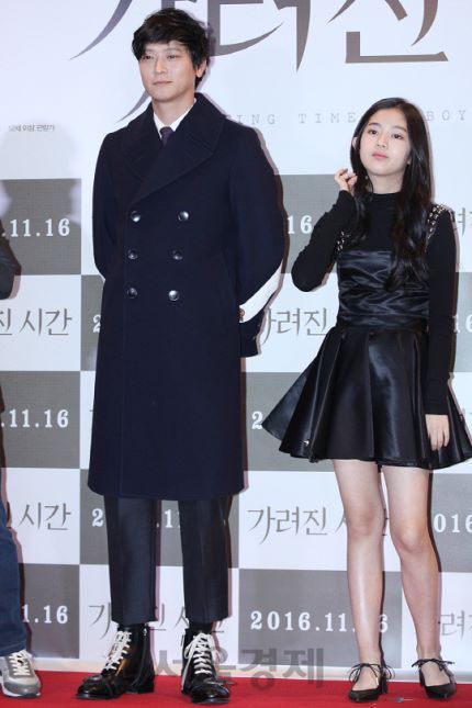 오늘자 강동원과 신은수 | 인스티즈