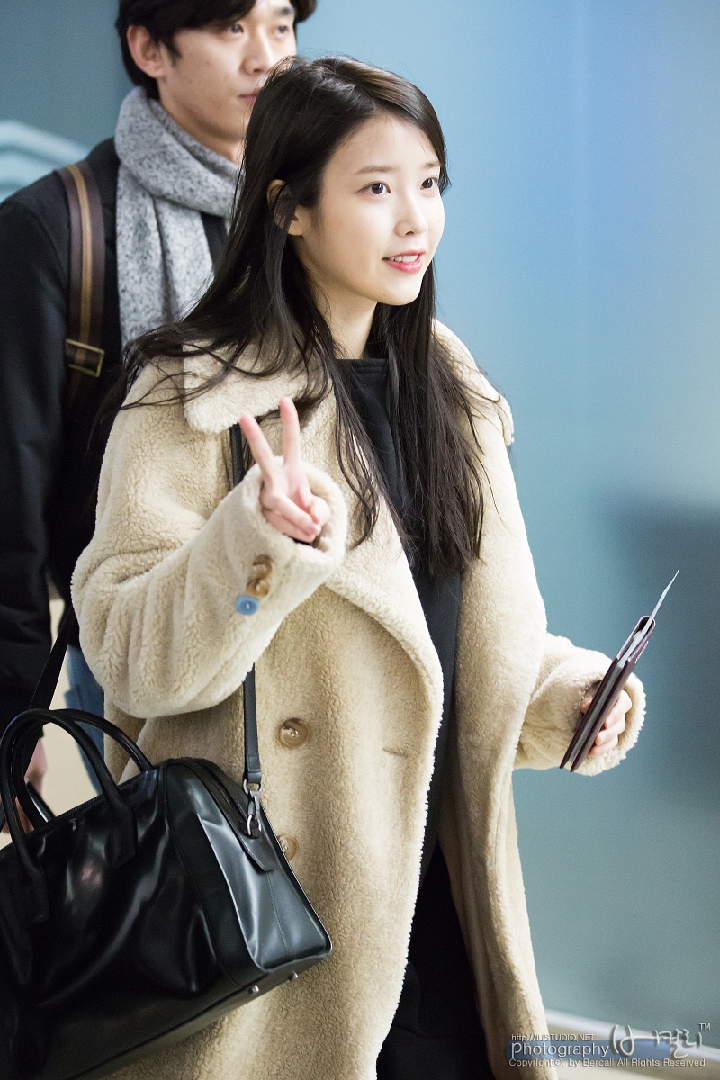 [2016.01.31] 인천공항 출국 아이유 직찍 by 버칼리 | 인스티즈