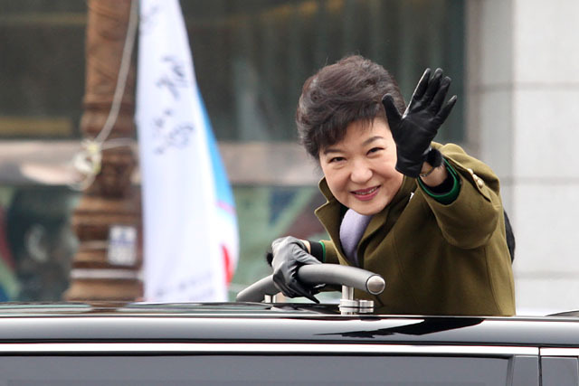 박근혜와 문재인의 카 퍼레이드 비교 | 인스티즈