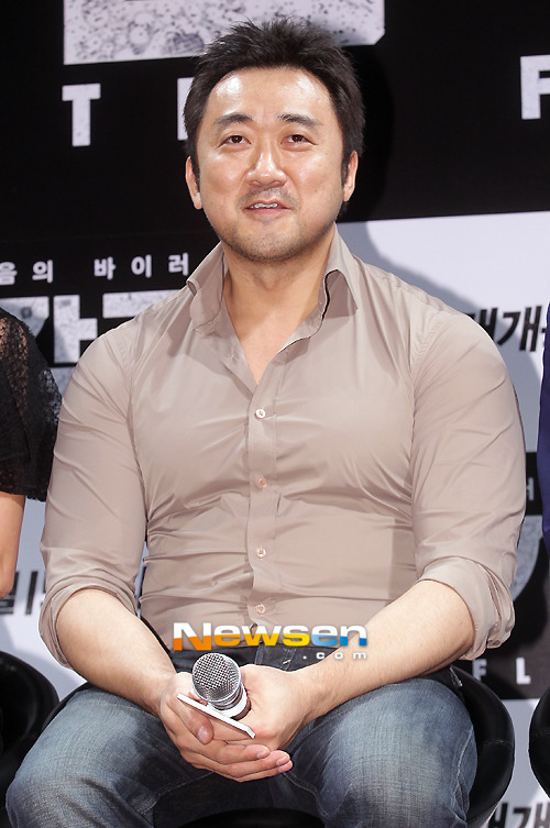 엄청난 몸매때문에 터질듯한 셔츠 | 인스티즈