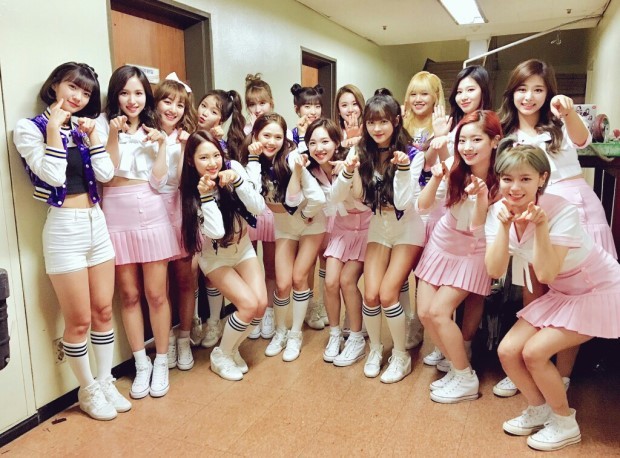 디씨에서 트와이스와 오마이걸 팬들이 친목질 하는 이유.jpg | 인스티즈