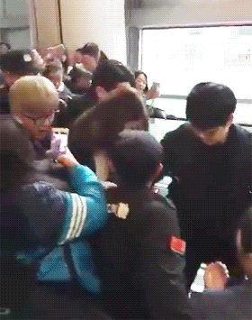 중국 공항에 도착한 윤아 구름인파 .jpg | 인스티즈