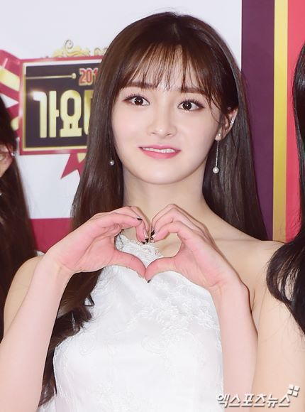 오늘자 레드카펫 아이오아이 | 인스티즈
