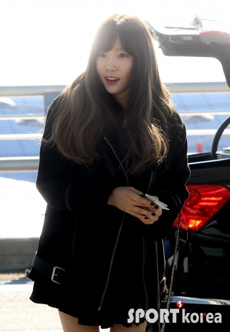 오늘자 홍콩가는 태연 .jpg | 인스티즈