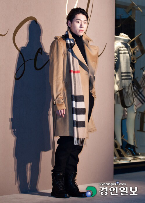 오늘자 버버리(BURBERRY) 행사에 참석한 연예인들.jpg | 인스티즈