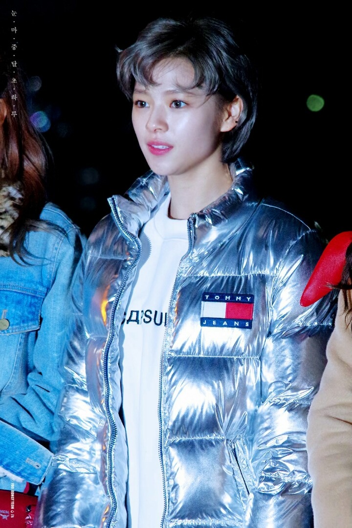 오늘 복고컨셉으로 출근한 트와이스 (우아한 미나리) | 인스티즈