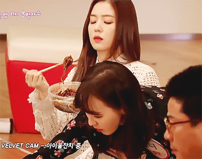 음식 먹는 모습도 이쁜 아이린.gif | 인스티즈