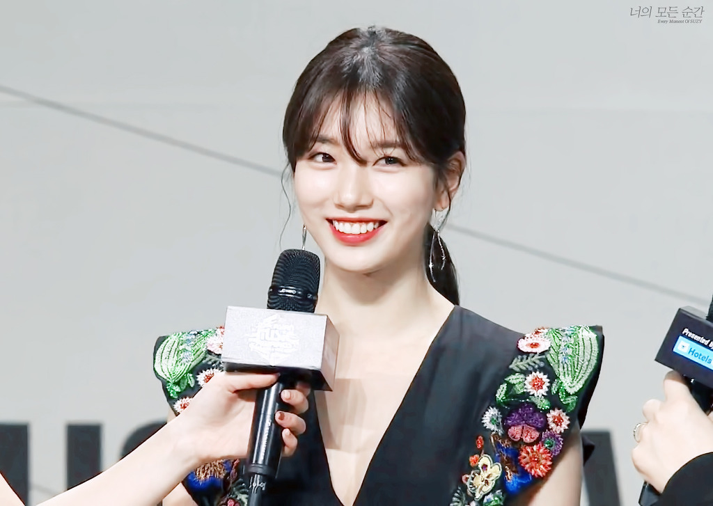 오늘 시상식에서도 미모 열일하는 수지.jpgif | 인스티즈