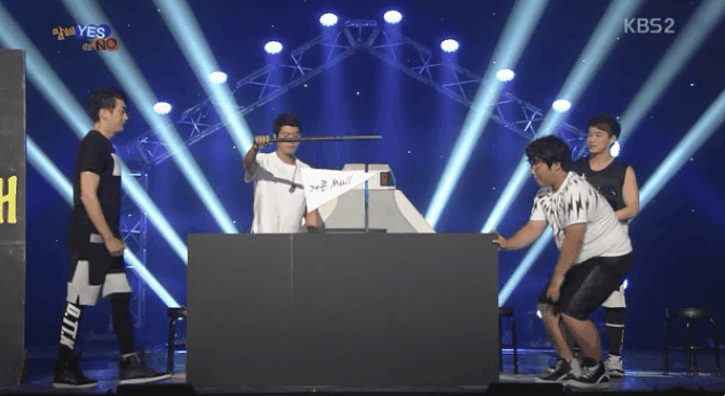 에스컬레이터 타고 내려갈 때.gif | 인스티즈