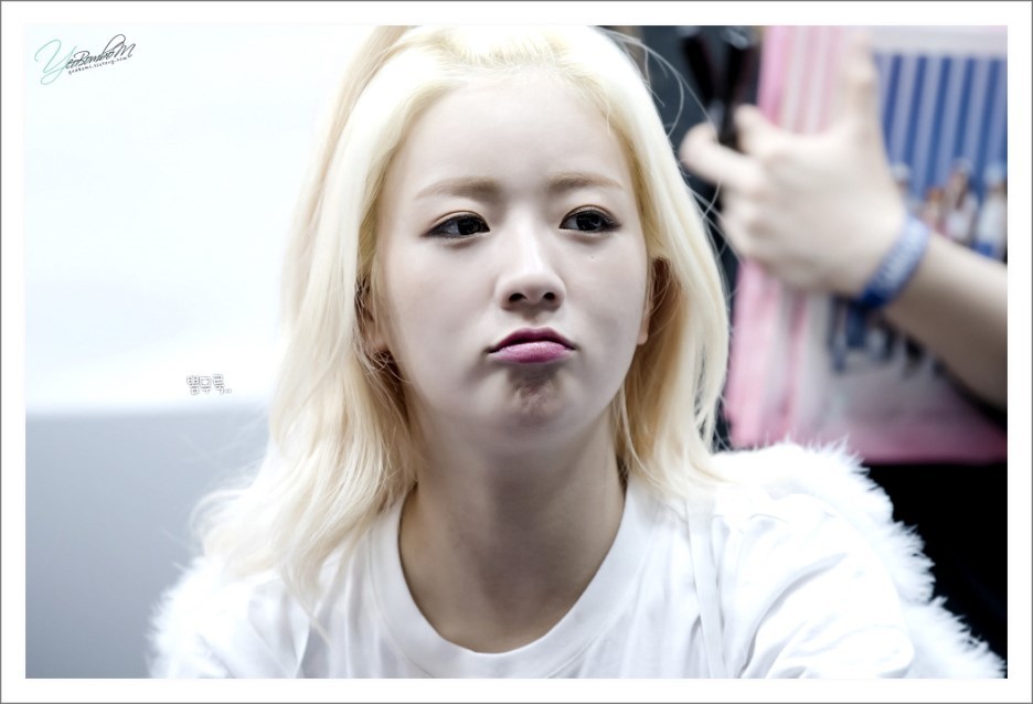 귀여운척 쩌는 에이핑크 윤보미.jpg | 인스티즈