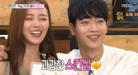 잘생긴 남자를 바라보는 여자의 반응.gif | 인스티즈
