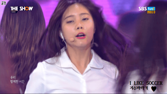 [다이아] 160712 더쇼 그길에서 gif | 인스티즈