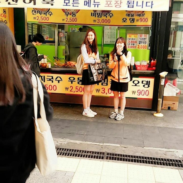 ioi) 학교 근처에서 떡볶이 먹는 유정이랑 도연이 | 인스티즈