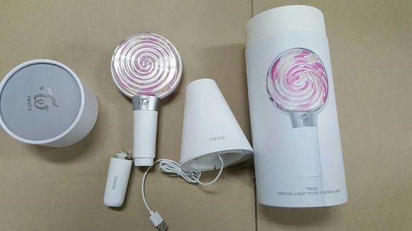 트와이스 공식 응원봉 실사 및 발광샷 | 인스티즈