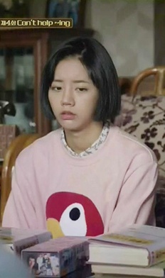 이렇게 같은 옷 계속 돌려입는 여자 주인공은 또 간만인듯..jpg | 인스티즈