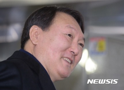 서울중앙지검장 윤석열 발표에 놀란 기자들 | 인스티즈