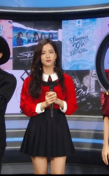 인기가요 스페셜mc 봤던 지수 움짤 투척~.gif | 인스티즈