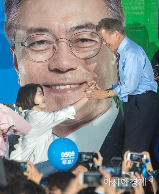 그동안 있었던 많은 일들과 현재 대선 출구조사 결과를 만들어낸 국민들의 마음을 말해 주는 듯한 노래 | 인스티즈