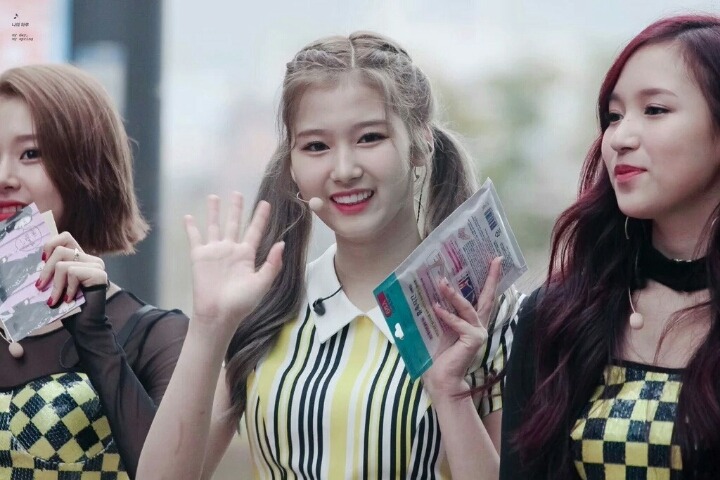머리 묶는거랑 푼거랑 갭이 큰거같은 여자아이돌 .jpg | 인스티즈