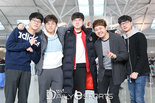 [LOL소식] 스페인 바르셀로나 올스타전 출전(출국)을 위해 공항에 모인 LCK 대표선수들 | 인스티즈