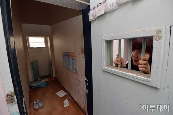 실제 교도소 독방 사진.JPG | 인스티즈