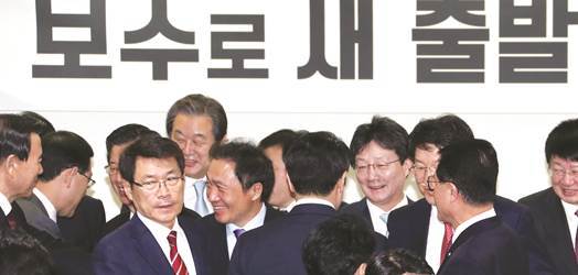 홍준표는 25％이상 기록하고, 대선후에 3당(국민 + 바른 + 자유한국) 합당해서 문재인 흔드는게 목표 | 인스티즈