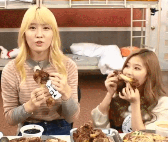 트와이스 사나 여물 씹는 모습.gif | 인스티즈