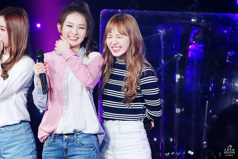 레드벨벳 슬기 왼쪽 어깨 뒤.jpgif | 인스티즈