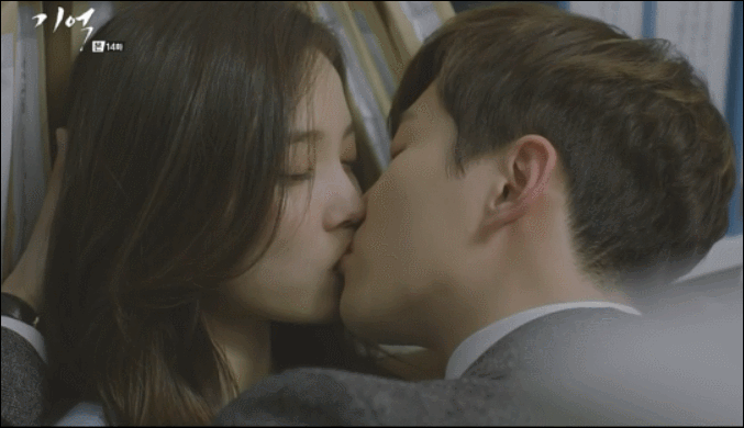 기억 윤소희 키스신.GIF | 인스티즈
