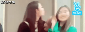 러블리즈의 뽀뽀 릴레이.gif | 인스티즈