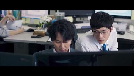 나에게만 그녀가 보이기 시작했다. 천우희 김남길 주연 ＜영화 어느날＞ 01 | 인스티즈