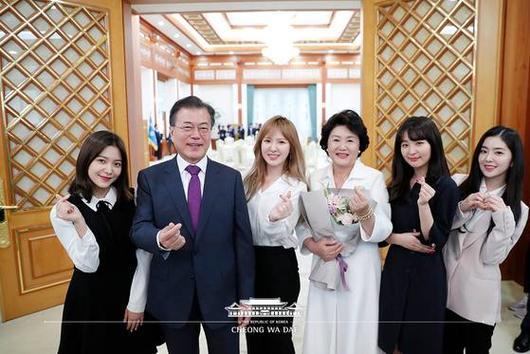 문통을 바라보는 아이린 눈빛 | 인스티즈