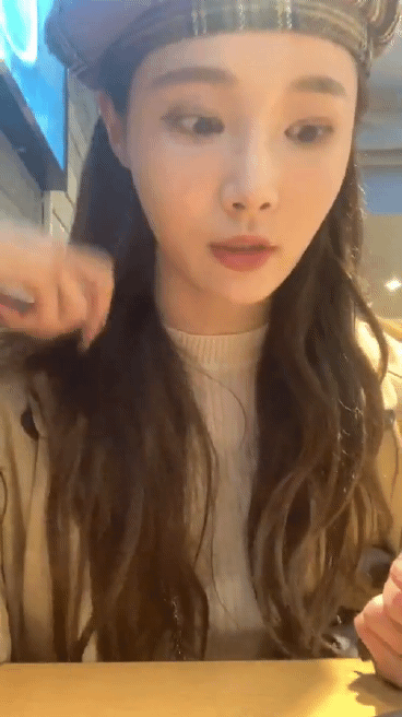 어제 3주년 기념 인스타 라이브한 모모랜드 연우.gif | 인스티즈
