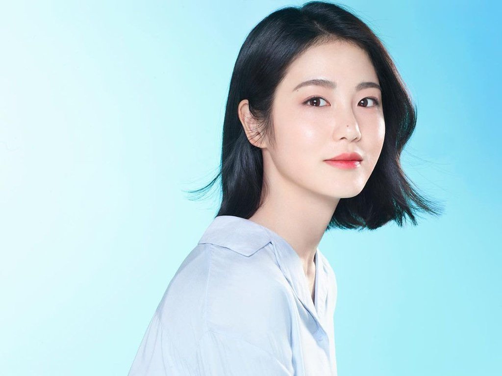 모델 이미지 잘살려서 뽑는 거 같은 신예은 광고제품 포스터들.jpg | 인스티즈