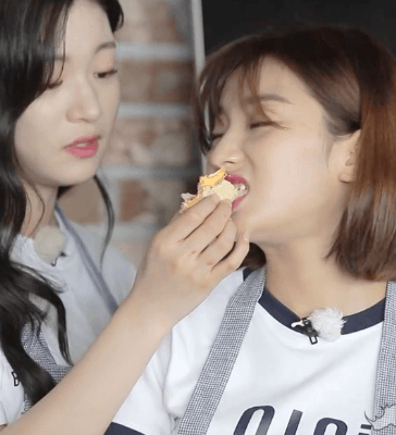 180621. 프로미스나인 멤버와 함께 있는 맏언니 이새롬.jpg | 인스티즈