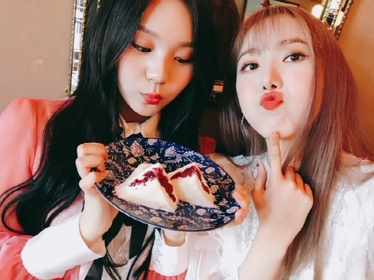 여자친구 신비&엄지.jpg | 인스티즈