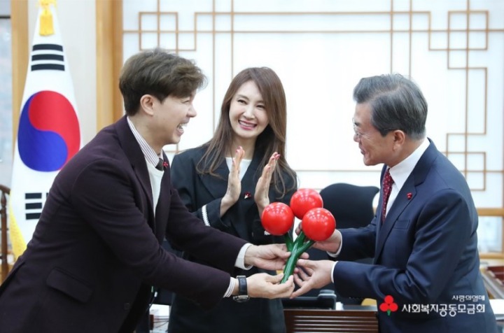 남자 연예인중 꾸준히 기부를 많이해 표창받았던 박수홍 | 인스티즈