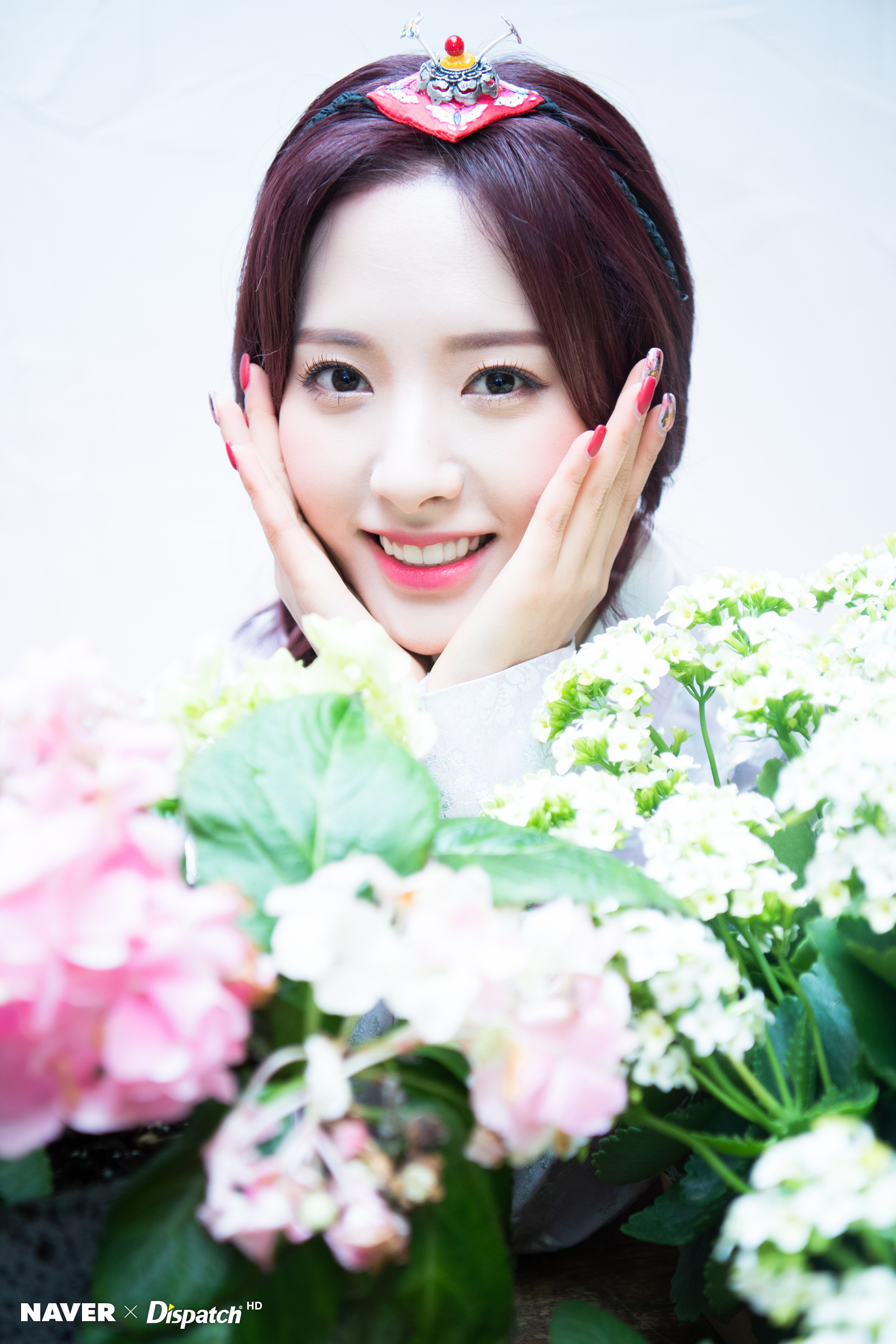 [사이즈핵큼] 오늘자 한복입은 우주소녀 보나.jpg | 인스티즈