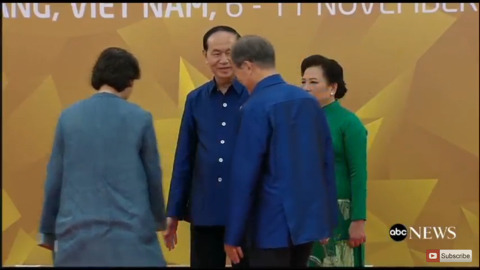 11/10 APEC 갈라 만찬에 참석한 문재인 대통령 | 인스티즈