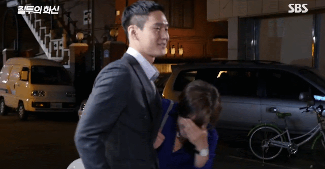 [질투의화신] 촬영하다 실수로 뽀뽀해버린 고경표-박지영.gif | 인스티즈