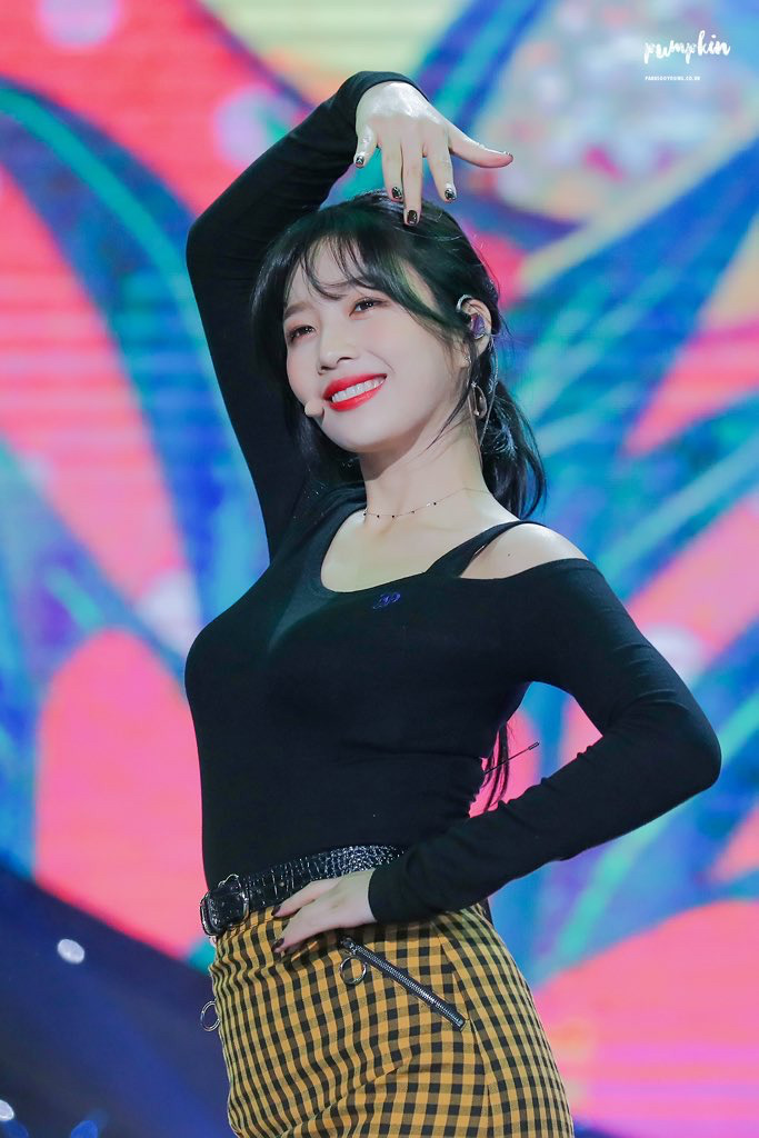 앞머리 내린 큐티섹시 체크 조이.jpgif | 인스티즈