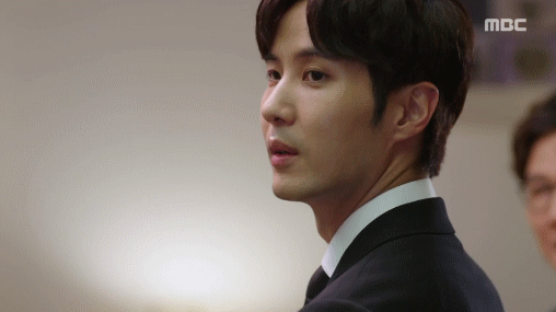 고딩과 인기 아이돌이 의붓형제로 처음 만나는 자린데 눈빛 땜에 멜로적 모먼트 됨.gif | 인스티즈