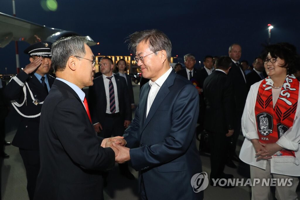 러시아 국빈방문 마치고 귀국하는 문재인 대통령.jpg | 인스티즈