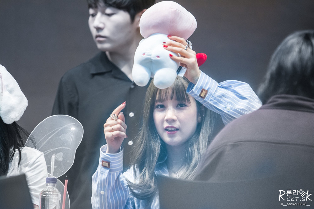 [에이핑크] 주말이라 시간이 잘 가는 것 같아서 박초롱 | 인스티즈
