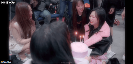 매년 생일몰카 당하고 있는 러블리즈 빵떡이.gif | 인스티즈