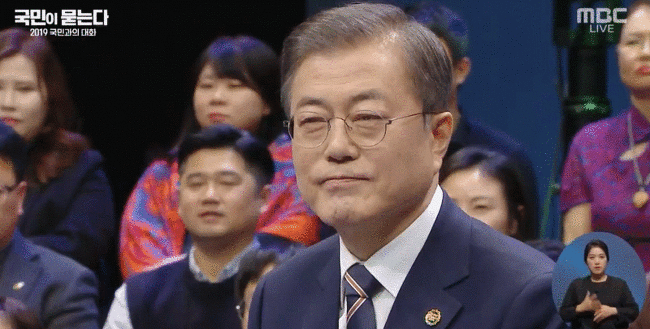 생방송 도중 갑자기 탈모 고백하는 문재인 대통령.gif | 인스티즈