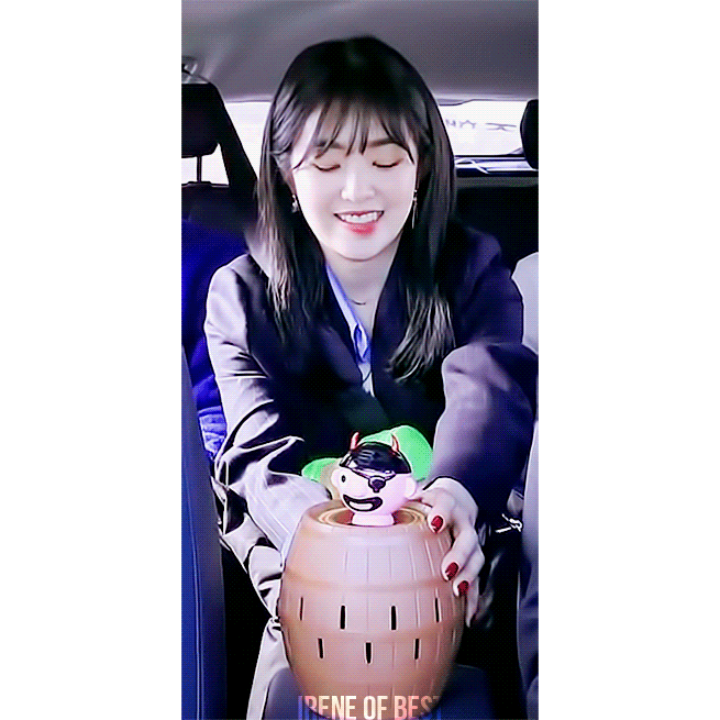 자율주행차 타고 씐난 아이린.gif | 인스티즈